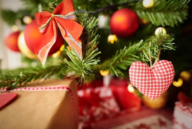 Dekoracje świąteczne – czy opłaca się importować je z Chin